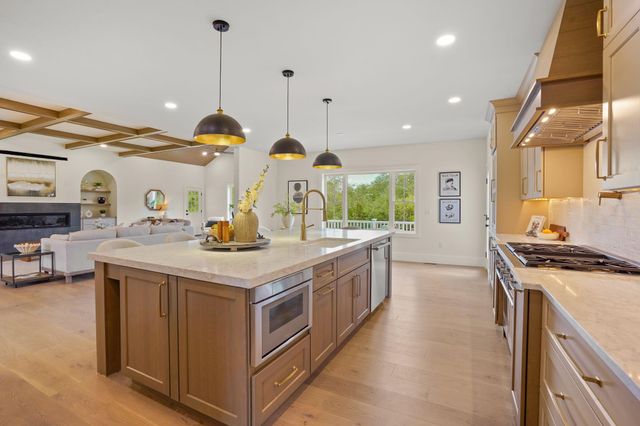 32 Colby Farm Road, Chester, NH 03036