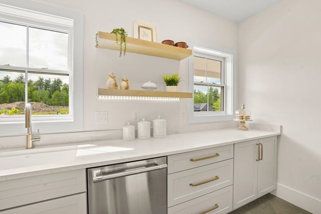 32 Colby Farm Road, Chester, NH 03036