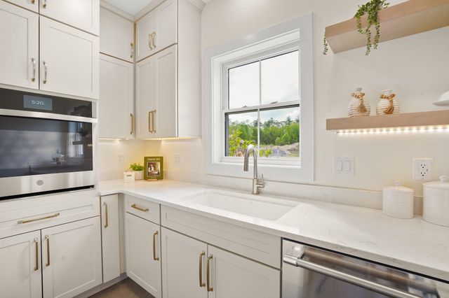 32 Colby Farm Road, Chester, NH 03036