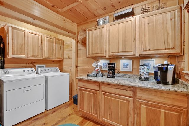 99 Dustin Drive S, Ellijay, GA 30540