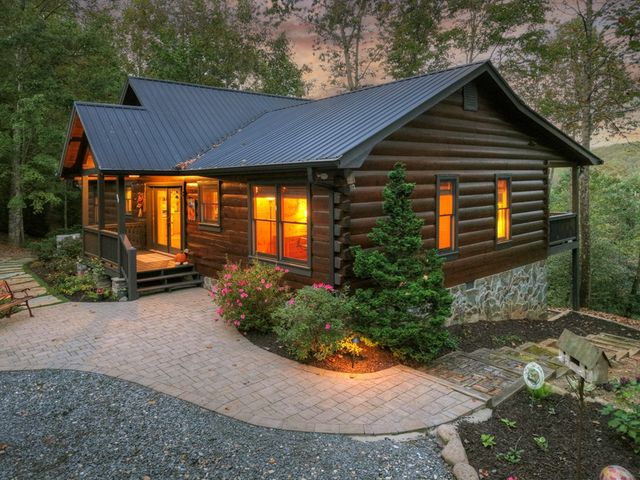 99 Dustin Drive S, Ellijay, GA 30540