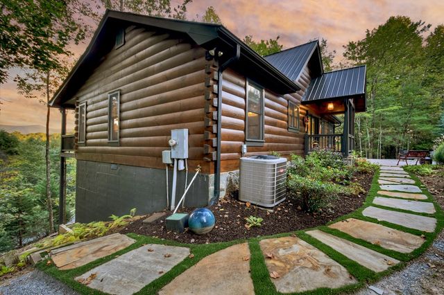 99 Dustin Drive S, Ellijay, GA 30540