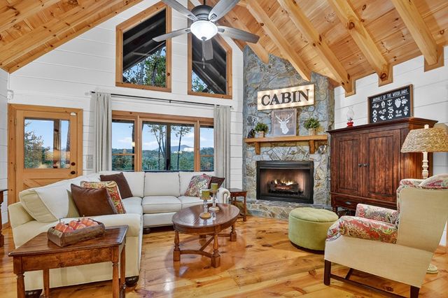 99 Dustin Drive S, Ellijay, GA 30540