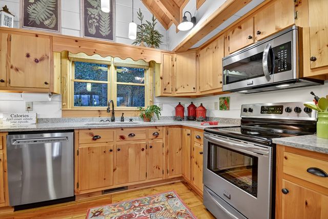 99 Dustin Drive S, Ellijay, GA 30540