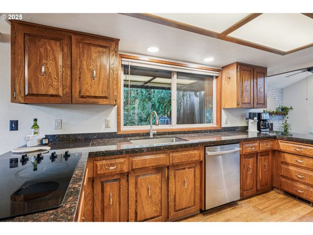 864 Se 25TH St, Gresham, OR 97080