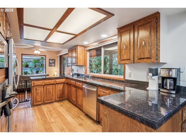 864 Se 25TH St, Gresham, OR 97080