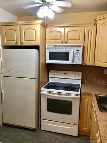 17570 Atlantic Blvd 105, Sunny Isles Beach, FL 33160