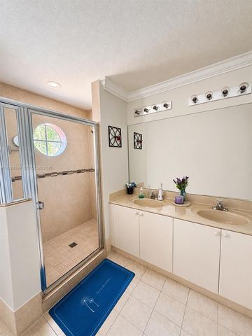 7305 NW 173rd Drive 102, Hialeah, FL 33015