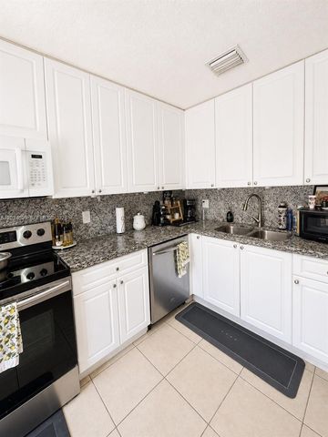 7305 NW 173rd Drive 102, Hialeah, FL 33015