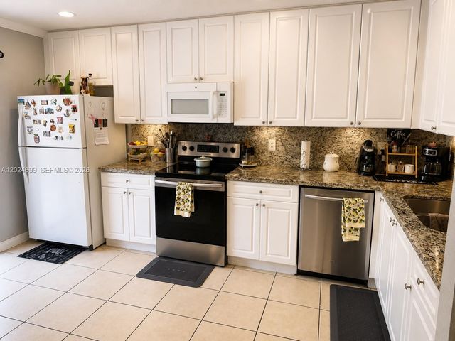 7305 NW 173rd Drive 102, Hialeah, FL 33015