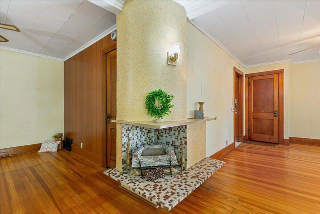 723 N 30TH Street, Council Bluffs, IA 51501