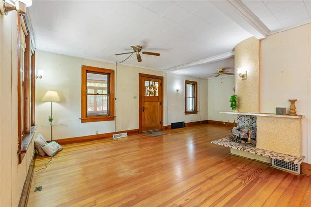 723 N 30TH Street, Council Bluffs, IA 51501