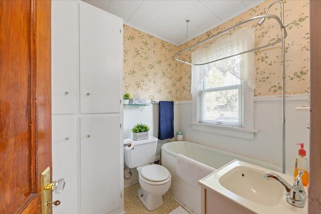 723 N 30TH Street, Council Bluffs, IA 51501