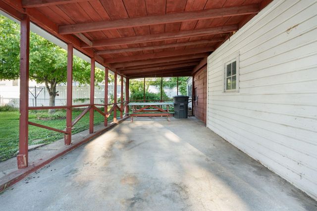 723 N 30TH Street, Council Bluffs, IA 51501