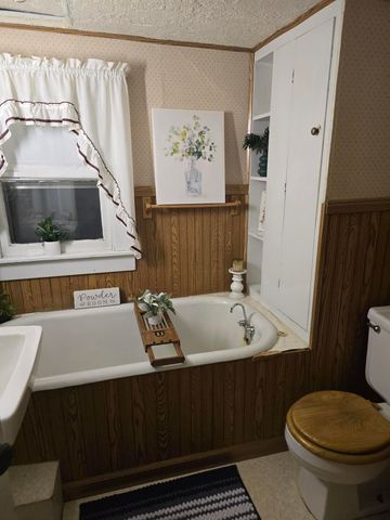 723 N 30TH Street, Council Bluffs, IA 51501