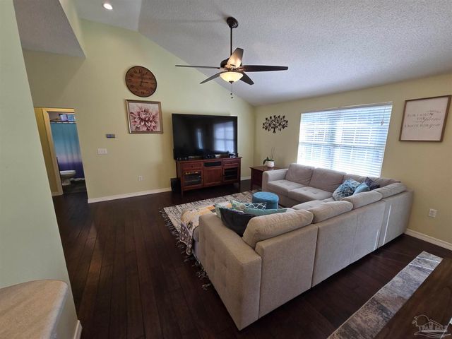 7409 Frankfort St, Navarre, FL 32566