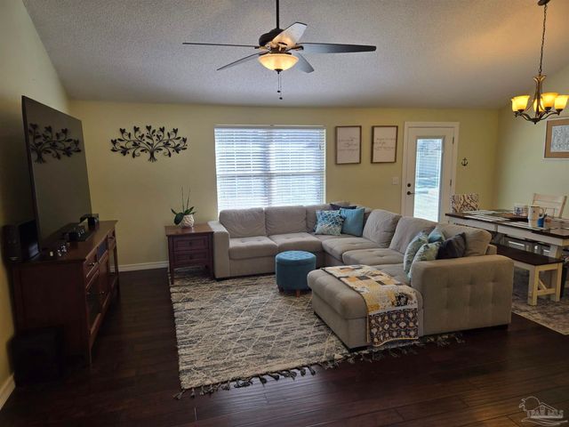 7409 Frankfort St, Navarre, FL 32566