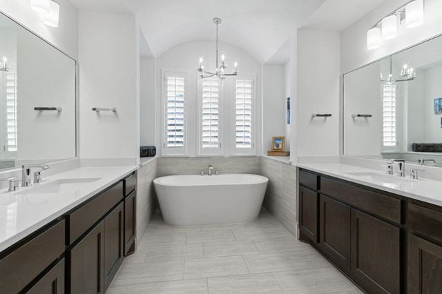 902 Falcon Hollow Lane, Pinehurst, TX 77362