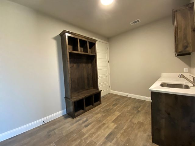 592 Lydia Lane, Granbury, TX 76049