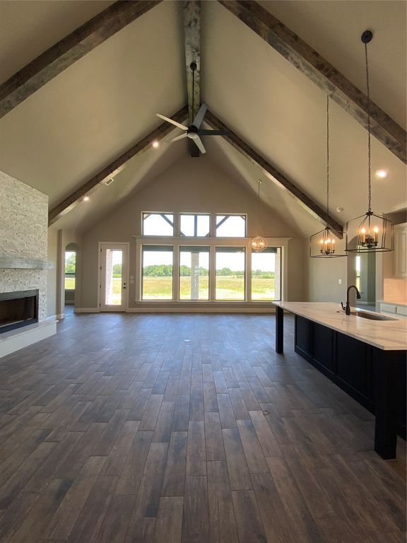 592 Lydia Lane, Granbury, TX 76049