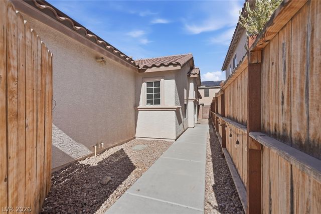 8432 Warthen Meadows Street, Las Vegas, NV 89131