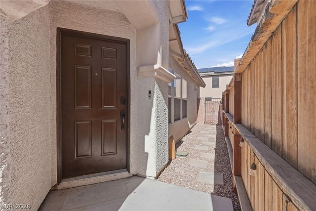 8432 Warthen Meadows Street, Las Vegas, NV 89131