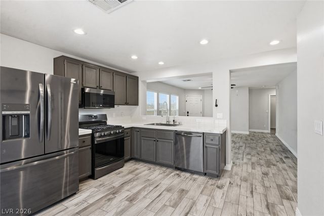 8432 Warthen Meadows Street, Las Vegas, NV 89131