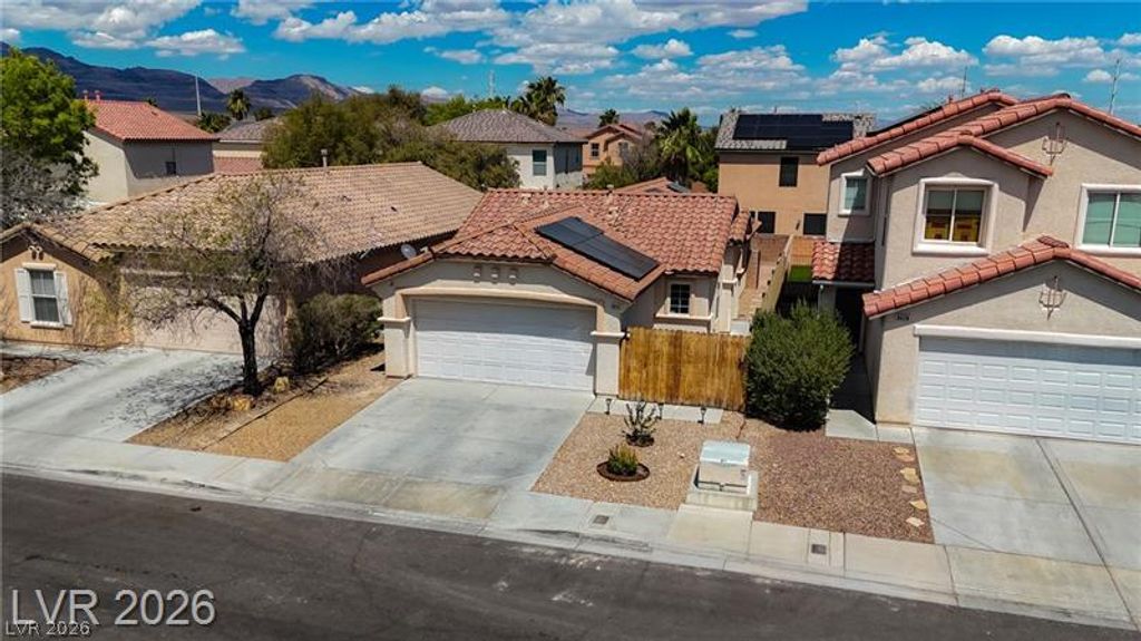 8432 Warthen Meadows Street, Las Vegas, NV 89131