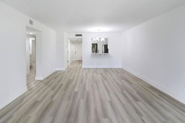 7270 Ashford Place 106, Delray Beach, FL 33446