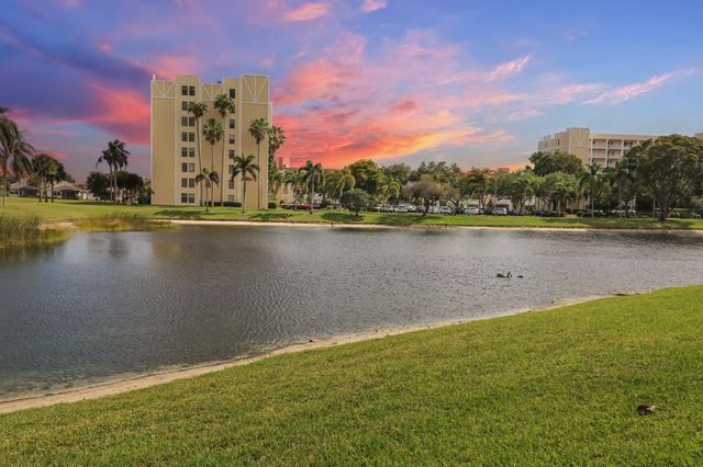 7270 Ashford Place 106, Delray Beach, FL 33446