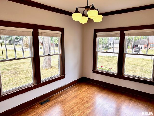 1835 MOUND Road, Jacksonville, IL 62650