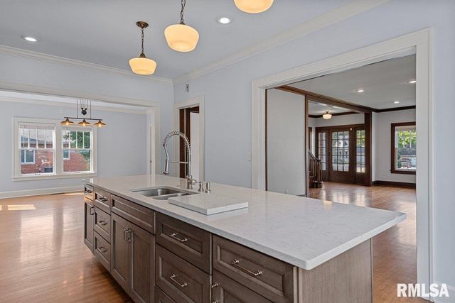 1835 MOUND Road, Jacksonville, IL 62650