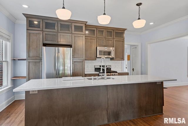 1835 MOUND Road, Jacksonville, IL 62650