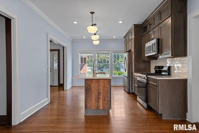 1835 MOUND Road, Jacksonville, IL 62650