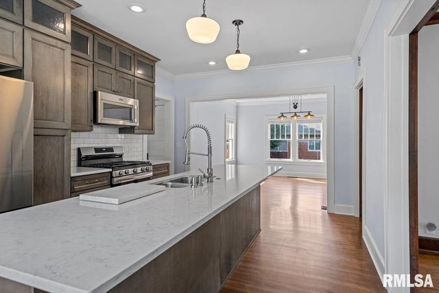 1835 MOUND Road, Jacksonville, IL 62650