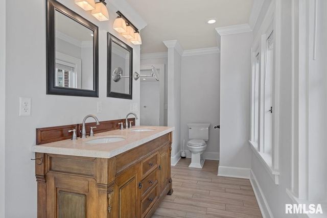 1835 MOUND Road, Jacksonville, IL 62650