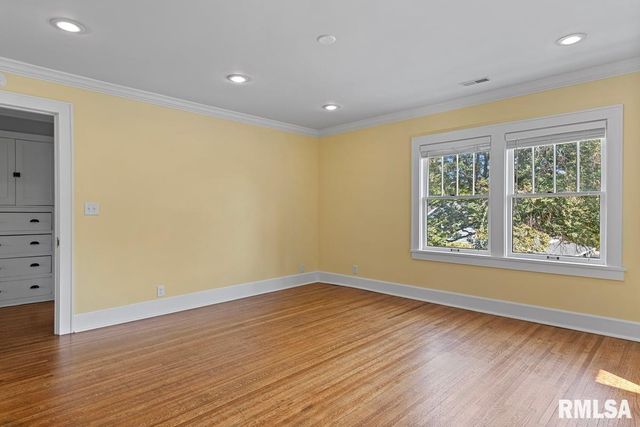 1835 MOUND Road, Jacksonville, IL 62650