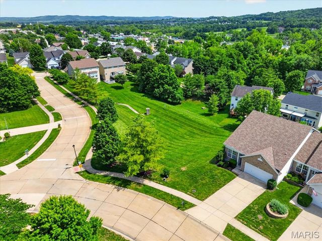 160 Hunters Run Court, Eureka, MO 63025