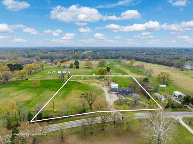 1876 Fm 906 E, Powderly, TX 75473