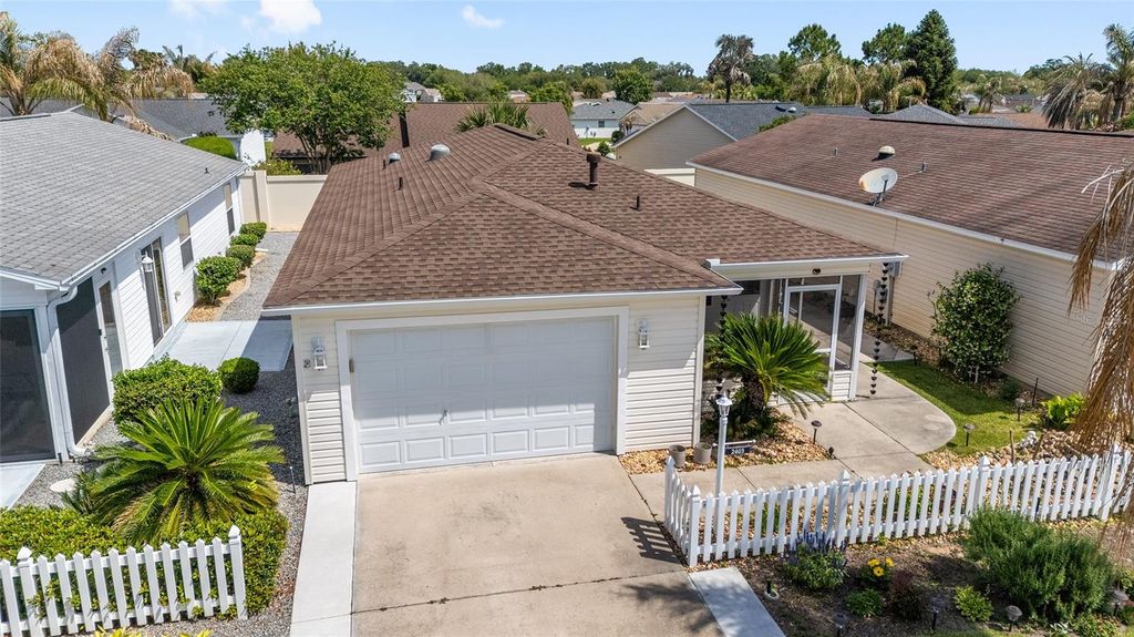 Image 2 of property listing at 2403 BATON PLACE, The Villages, FL 32162