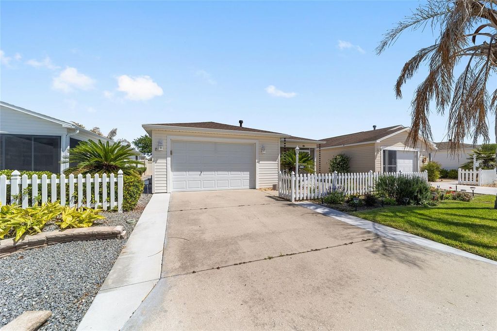 Image 23 of property listing at 2403 BATON PLACE, The Villages, FL 32162