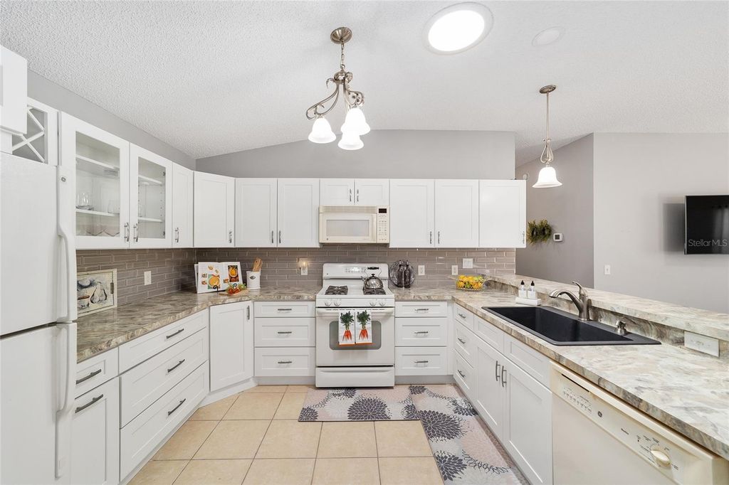 Image 8 of property listing at 2403 BATON PLACE, The Villages, FL 32162