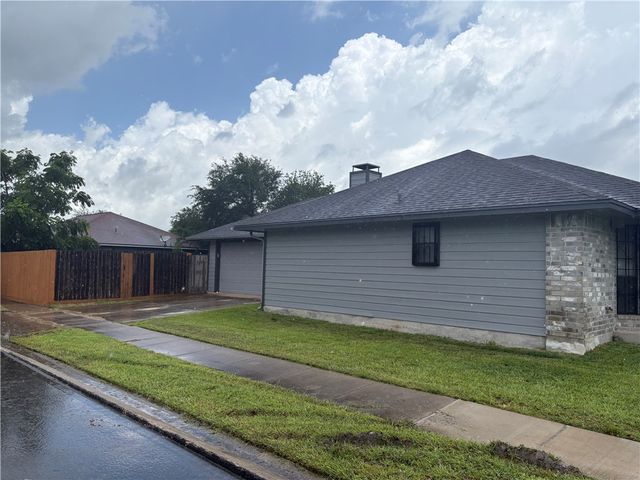 6013 Beardmore Dr, Corpus Christi, TX 78415