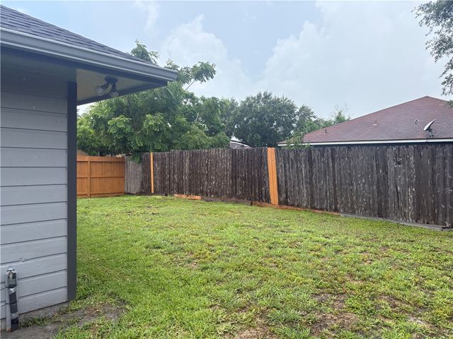 6013 Beardmore Dr, Corpus Christi, TX 78415
