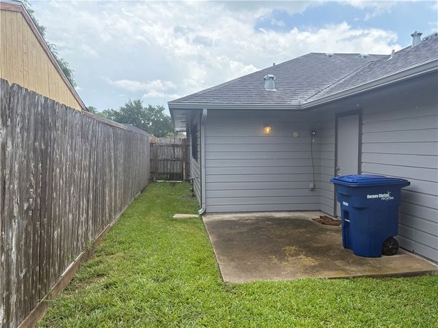 6013 Beardmore Dr, Corpus Christi, TX 78415