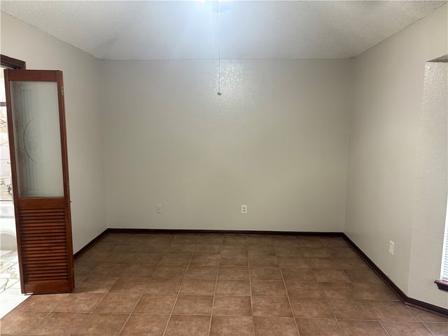 6013 Beardmore Dr, Corpus Christi, TX 78415