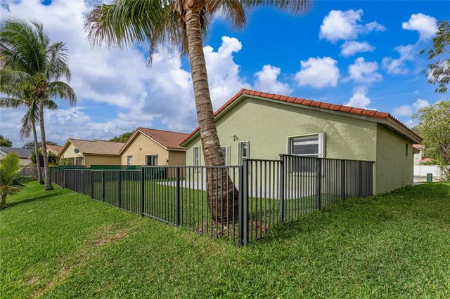 711 NW 182nd Way, Pembroke Pines, FL 33029