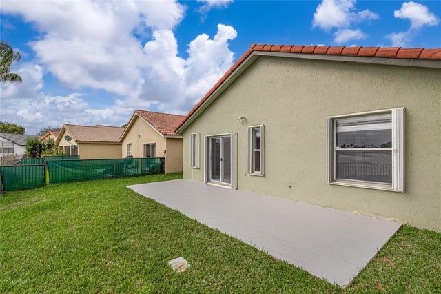 711 NW 182nd Way, Pembroke Pines, FL 33029