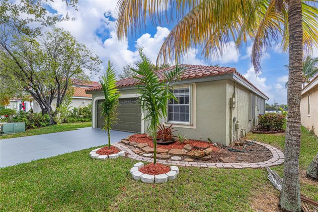 711 NW 182nd Way, Pembroke Pines, FL 33029