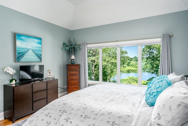 91 Acadia Dr, Barnstable, MA 02648